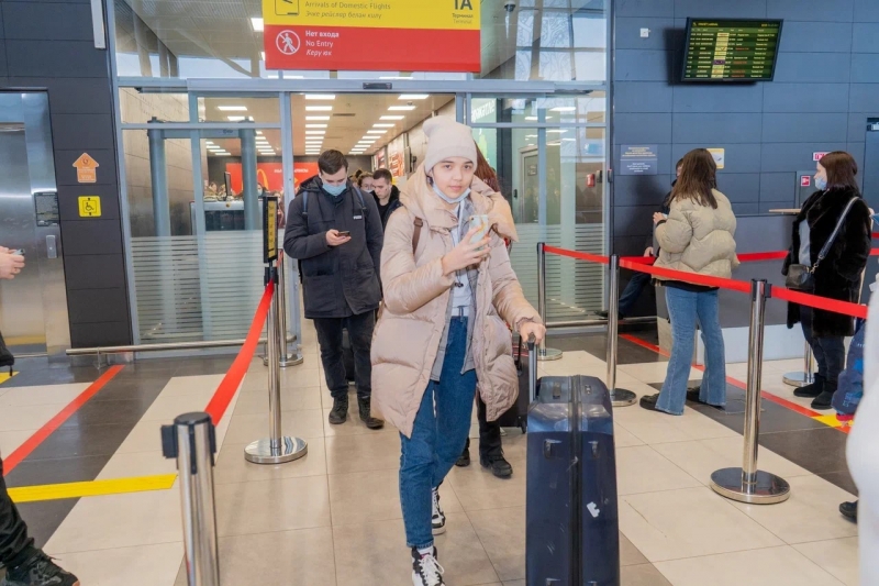 Кыш Бабай и Шурале встретили туристов, прилетевших на новогоднем чартере в Казань